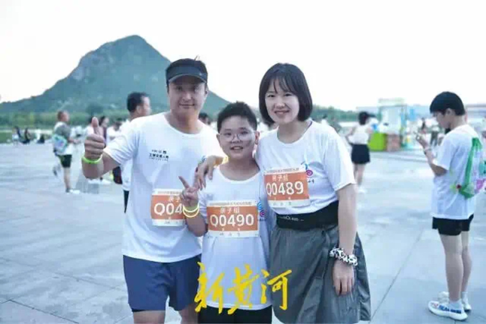 这次活动设, 我们坚持跑