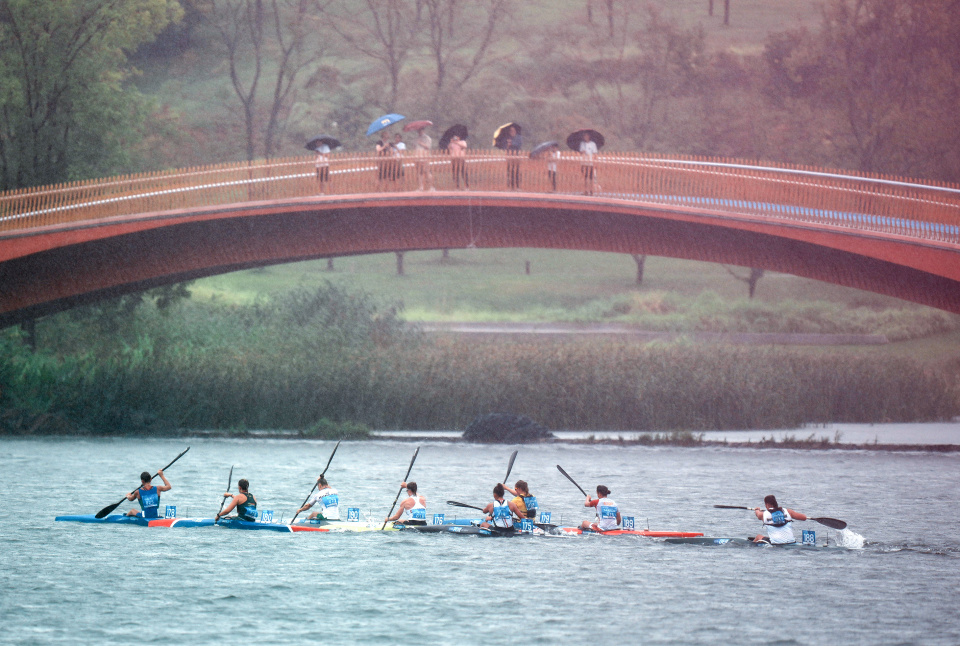 手安德松庆, 新华社记者